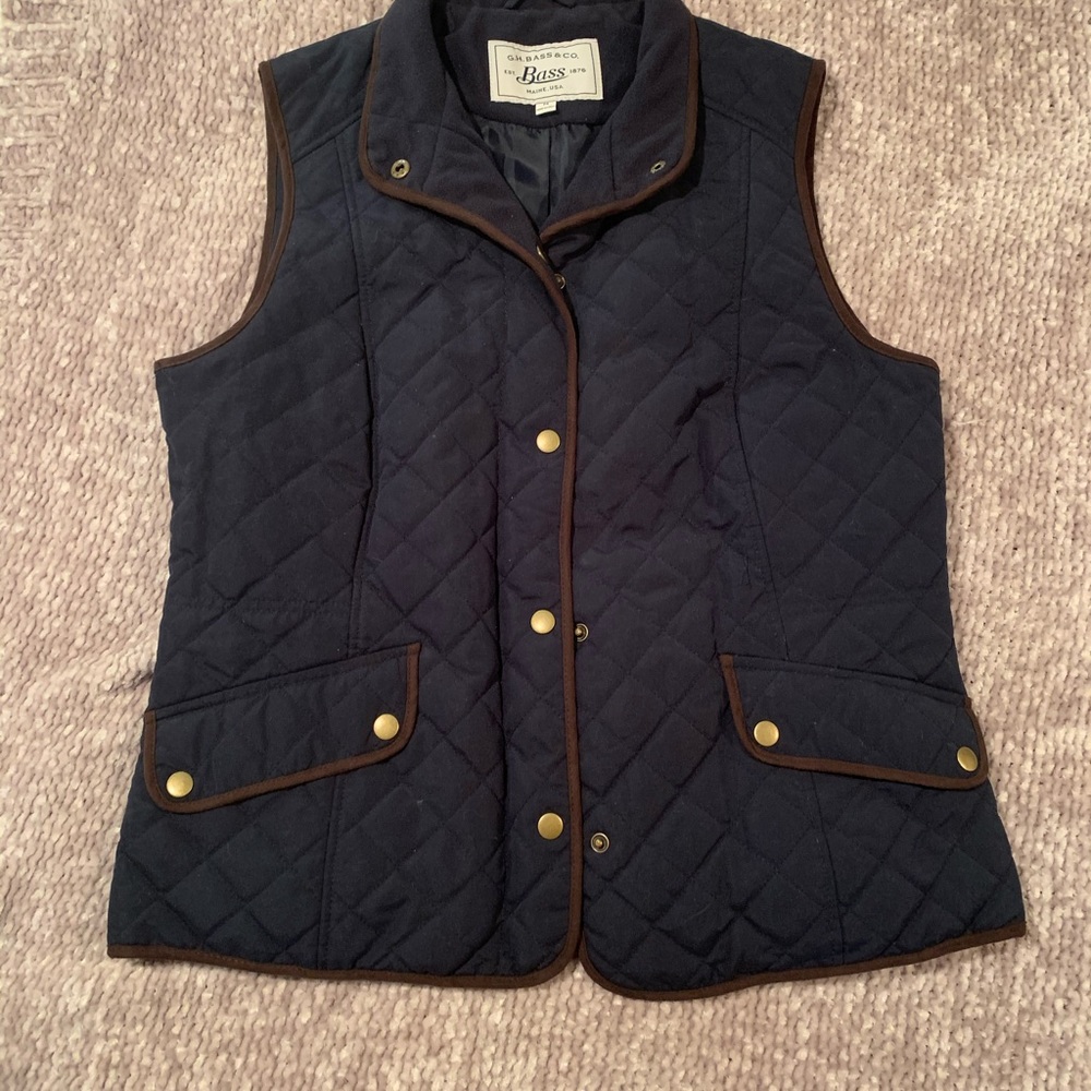 Navy puffer vest
